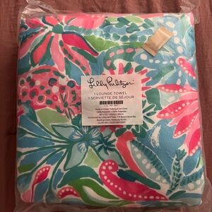 New in package Lilly Pulitzer lounge towel